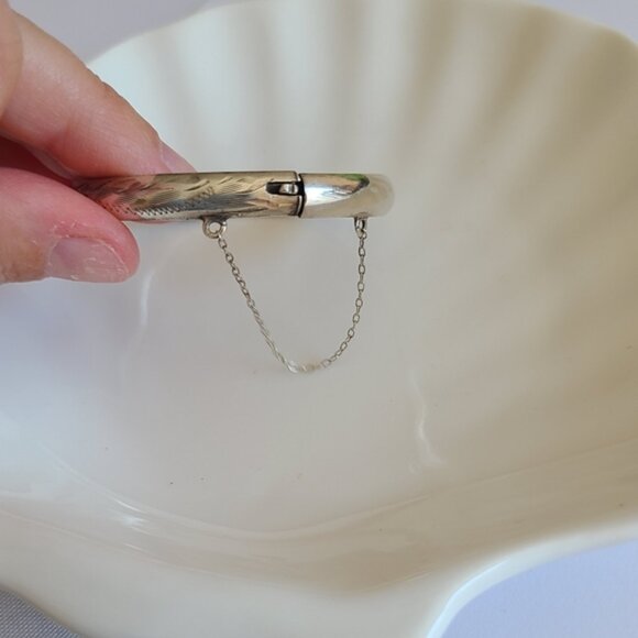 Vintage Sterling Silver Hand Engraved Hinged Bangle Bracelet BC Zinoff - Picture 2 of 6